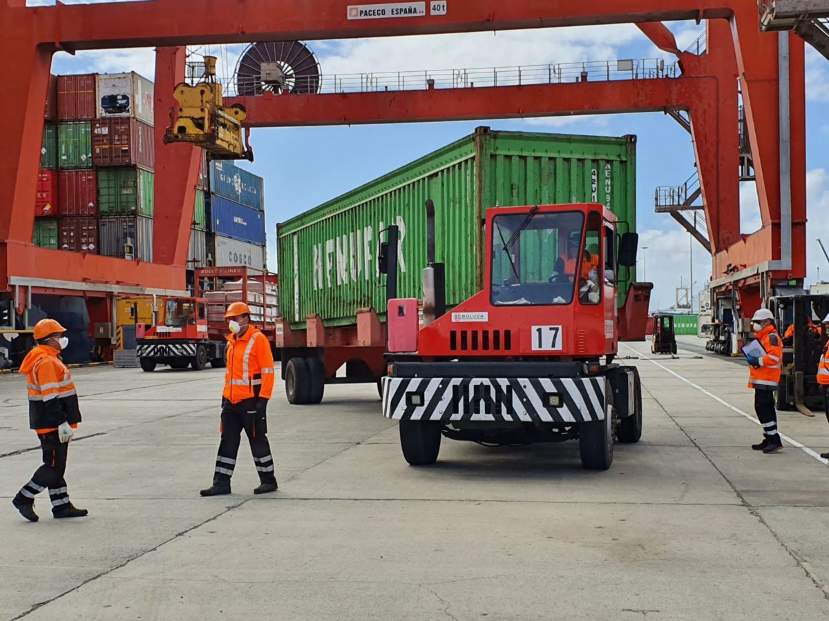La falta de contenedores vacíos golpea a exportadores y agentes de aduana